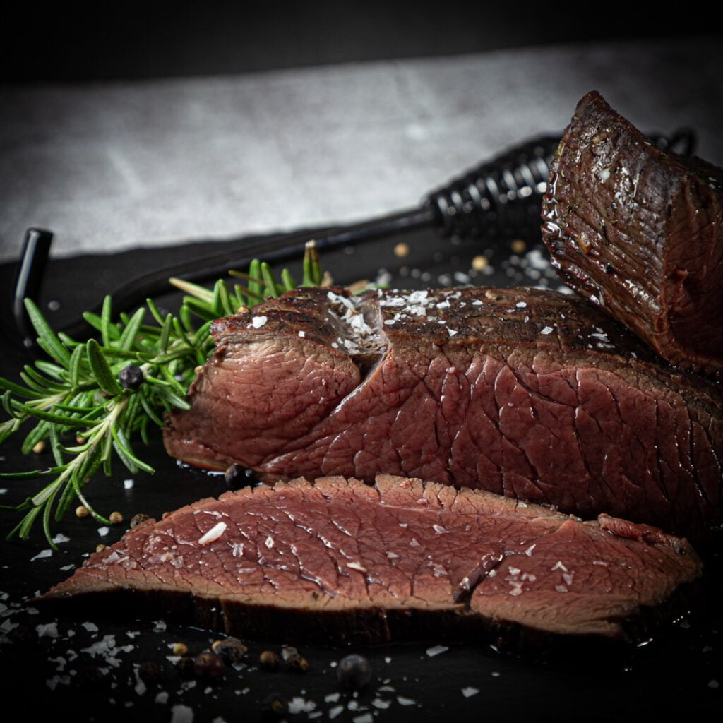 Hertenbiefstuk in rode wijn gemarineerd