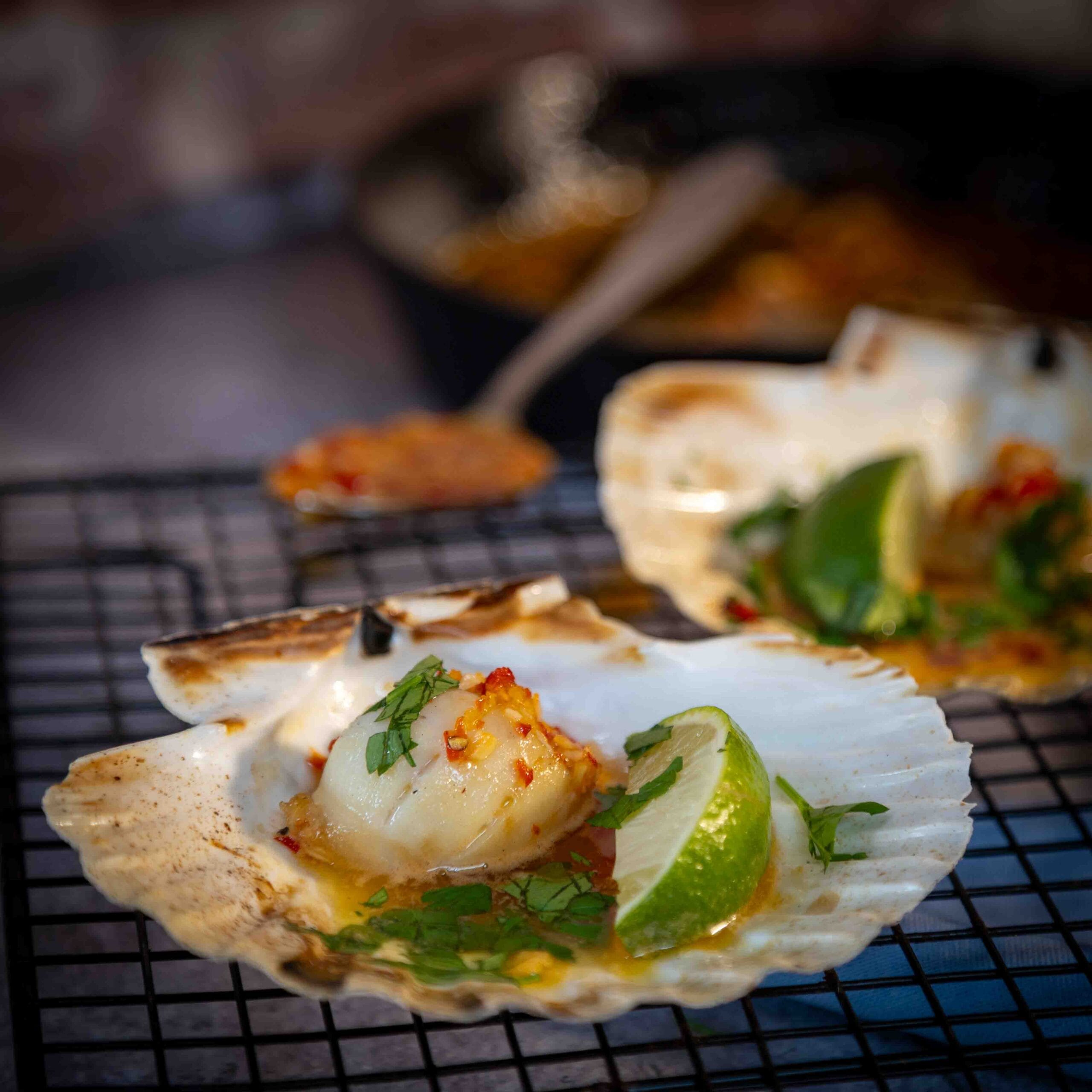 Coquilles met gember-chiliboter (st. jacobsvruchten)