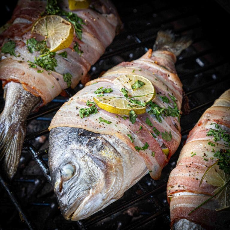 Gerookte dorade met limoen en koriander
