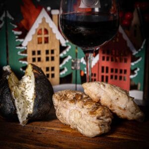 Kalfszwezerik van de BBQ met gepofte aardappels en ovengroenten